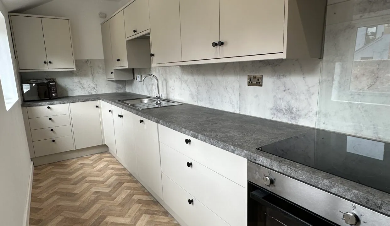 5 BEDROOM WITH ALL ENSUITES AVAILABLE FOR 25/26 - Image 1